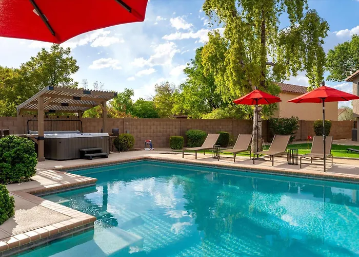 Holiday home Sport Court Pool Hot Tub Pool Table Fire Pit Games Glendale