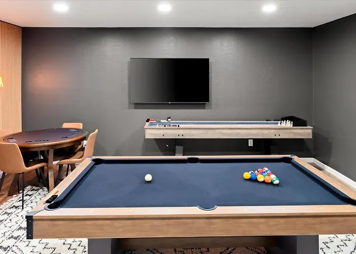 Sport Court Pool Hot Tub Pool Table Fire Pit Games Holiday home *