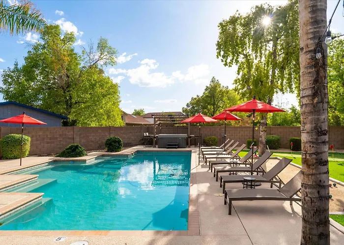 Holiday home Sport Court Pool Hot Tub Pool Table Fire Pit Games Glendale