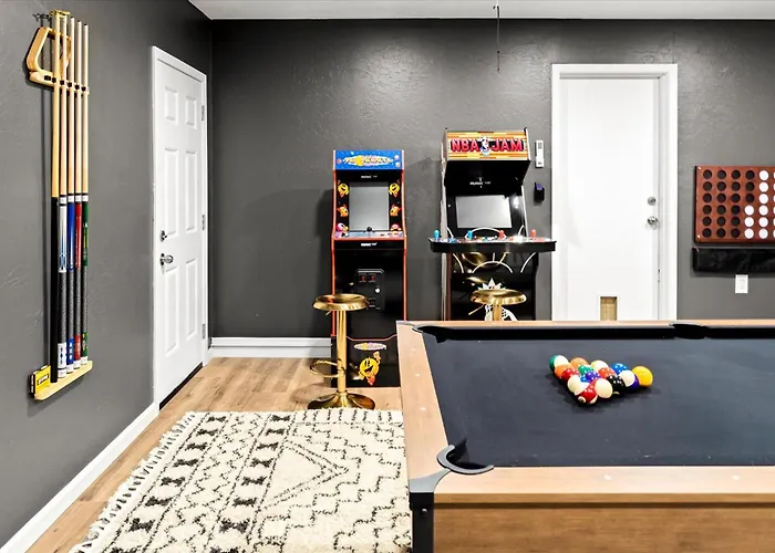 Sport Court Pool Hot Tub Pool Table Fire Pit Games Holiday home