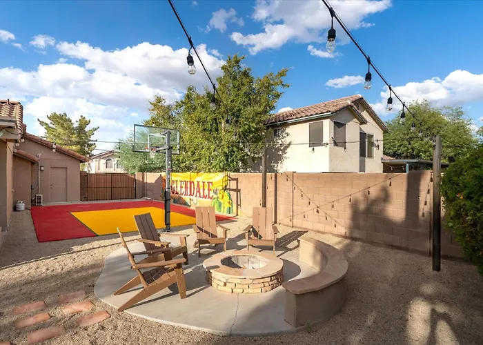 Sport Court Pool Hot Tub Pool Table Fire Pit Games Holiday home Glendale